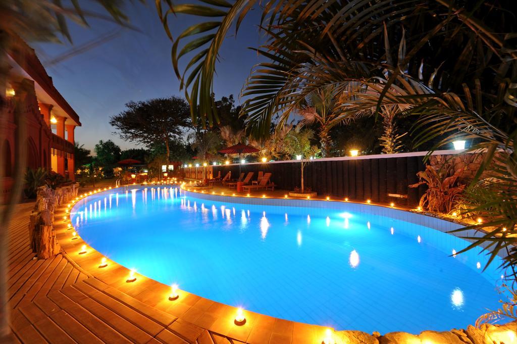 Sky Palace Hotel Bagan Buitenkant foto