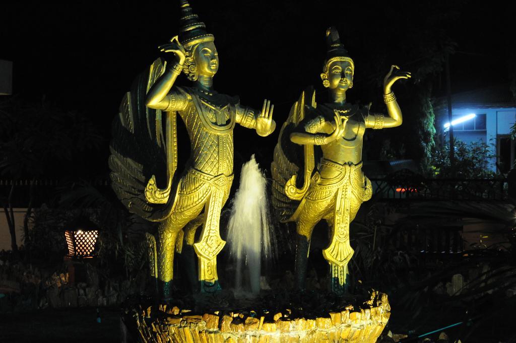 Sky Palace Hotel Bagan Buitenkant foto