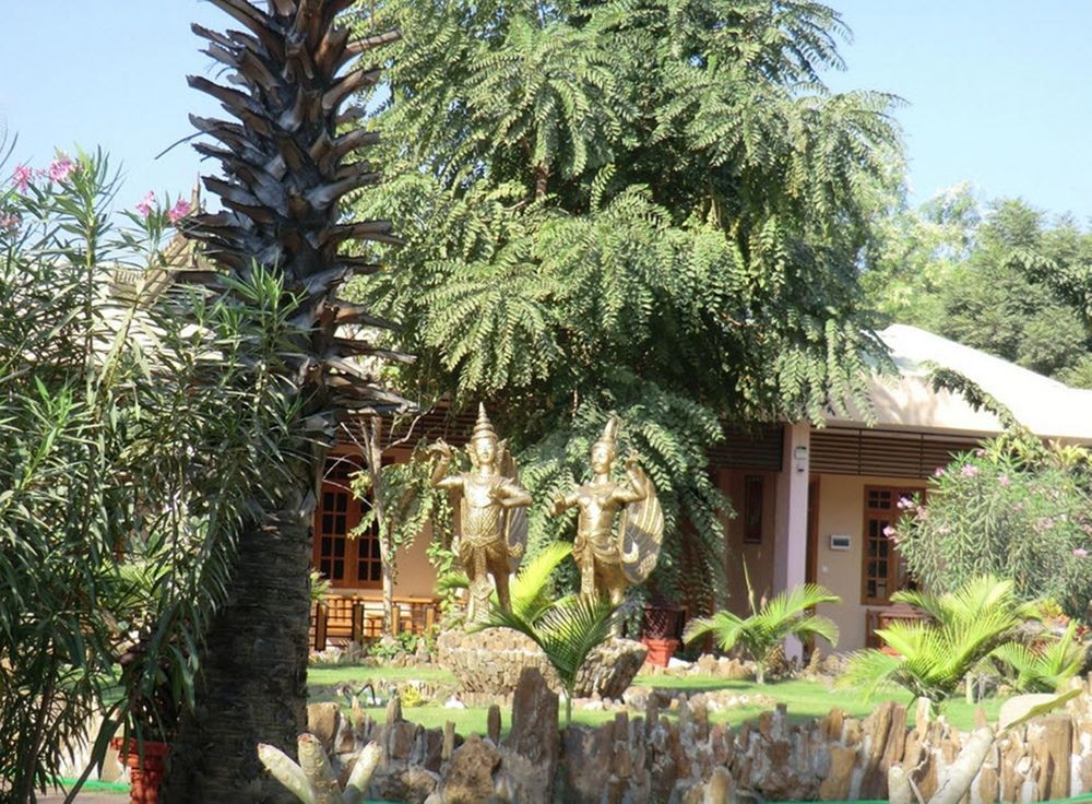 Sky Palace Hotel Bagan Buitenkant foto