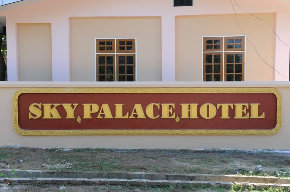Sky Palace Hotel Bagan Buitenkant foto